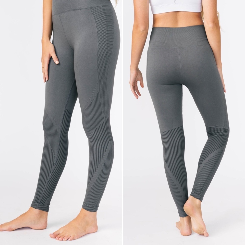 Zyia Activewear Gray Grid Performance Hi Rise 7/8 24” leggings Size XS